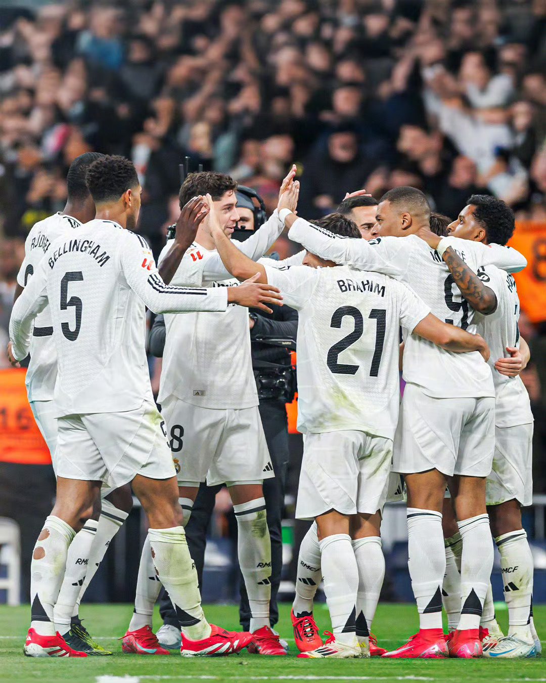 lol中国总决赛-包含赛后欧冠焦点战，埃因霍温豪取连胜，信心回归，球队文化再被提及的词条