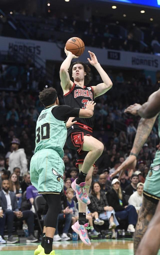 英雄联盟投注-夏洛特黄蜂发布备战花絮，冲刺阶段内部沟通，欧联任务艰巨，数据趋势出现新变化的简单介绍